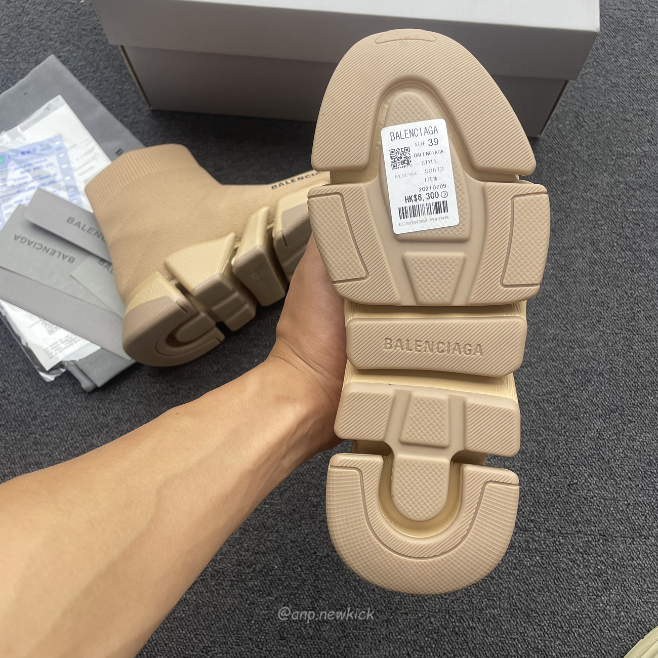 Balenciaga Speed 2.0 Beige Knit Sole Sock Sneakers (4) - newkick.cc